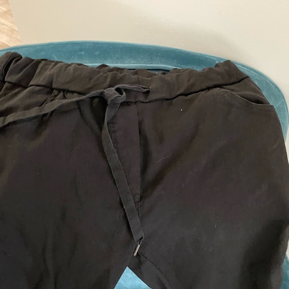 ✨ Venti6 Black Pants with Gemstone Detail - Size Medium ✨ - Picture 3 of 6